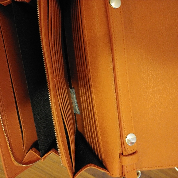 Sondra Roberts Vegan Leather Purse - Picture 4 of 4